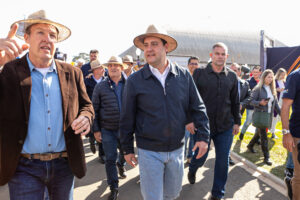 Governador anuncia laboratório de biotecnologia do leite e solução europeia para o agro